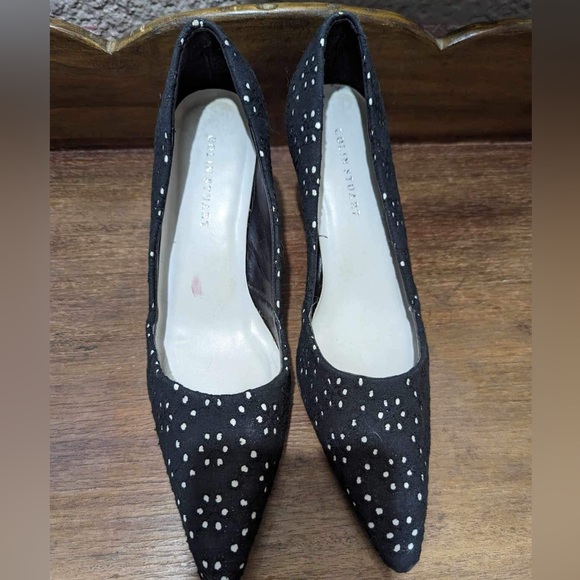 Eyelet Detail Colin Stuart Dress Kitten Heels - Picture 7 of 9